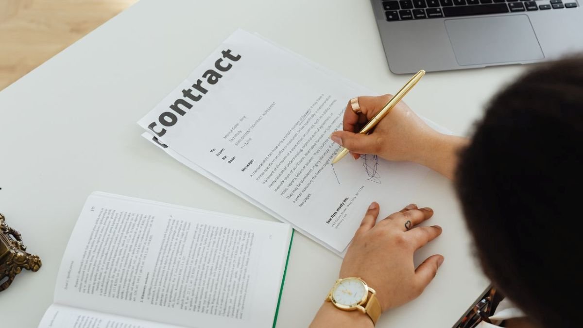 Foreign buyer signing Green Contract at notary office in Hurghada