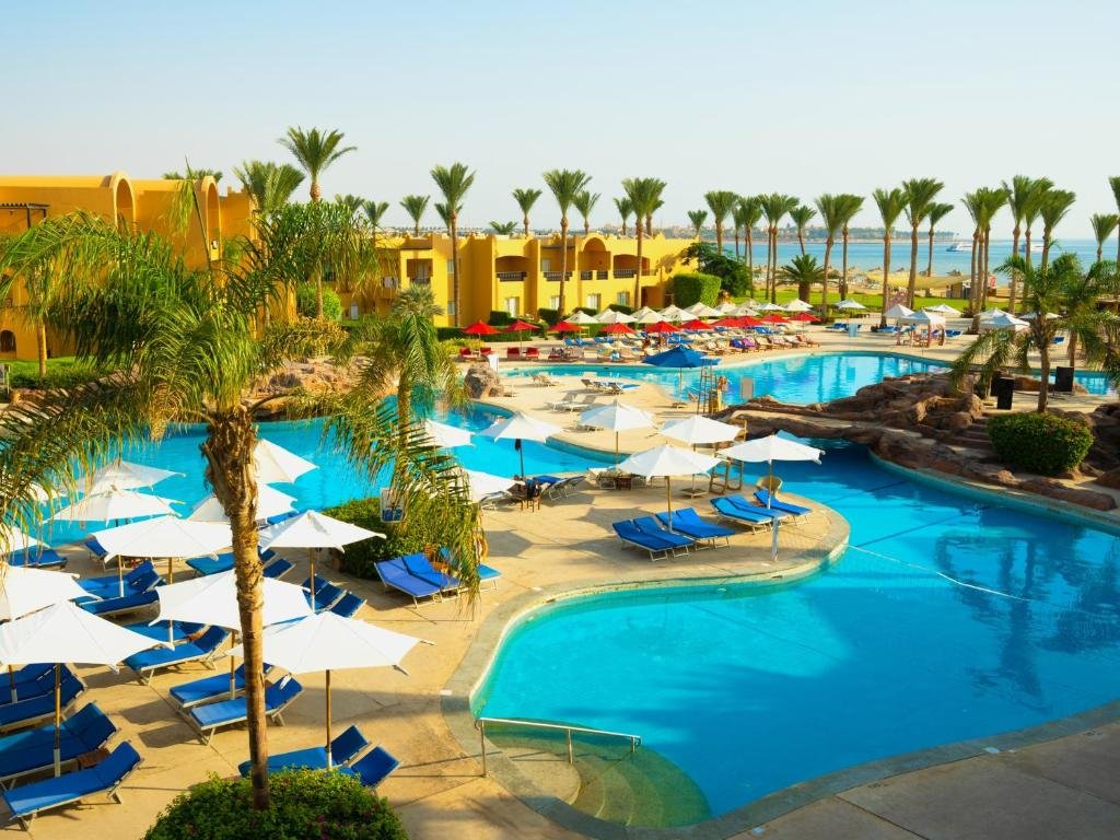 Makadi Bay quiet resort community with family-friendly beaches and low-density housing – affordable Red Sea alternative